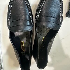 Classic Elegant Black Women's Flats